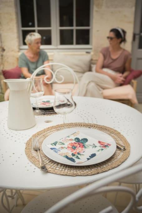 Appartement Avec Son Patio Dans Centre Historique De Bourg Extérieur photo