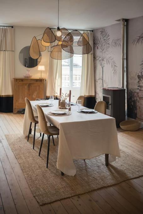 Appartement Avec Son Patio Dans Centre Historique De Bourg Extérieur photo