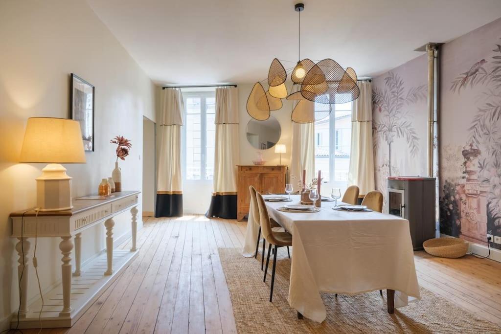 Appartement Avec Son Patio Dans Centre Historique De Bourg Extérieur photo